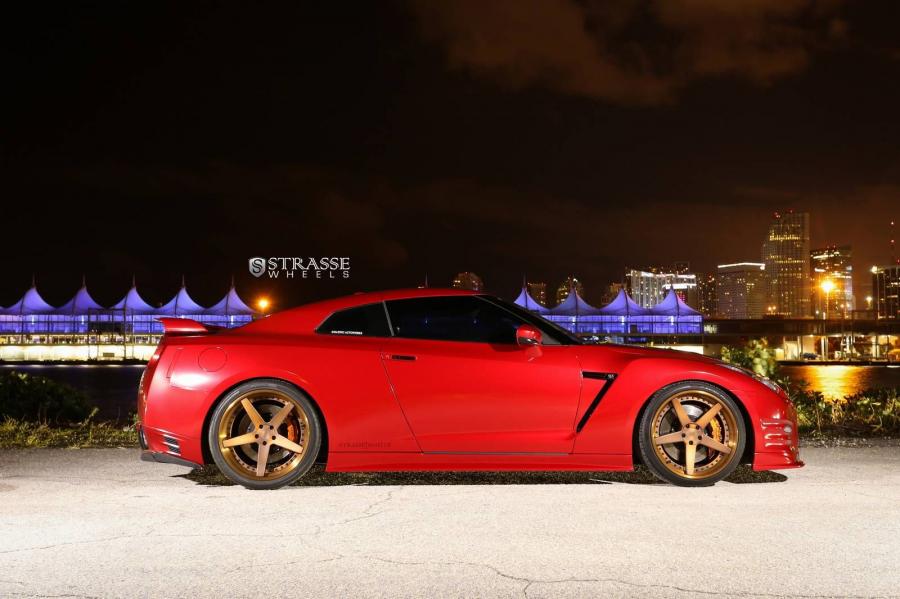  Nissan GT-R on Strasse Wheels 2015 года  (фото 7 из 12)